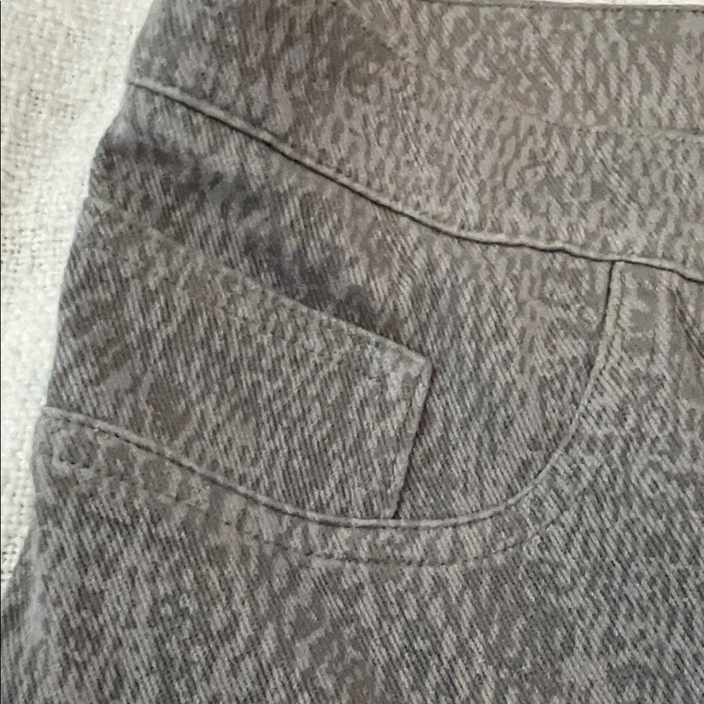 Spanx Gray And White Snakeskin Pattern Jeanish Le… - image 3